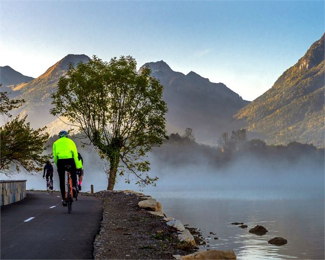 Piste cyclable au bout du lac d'Annecy à Doussard - Matchy