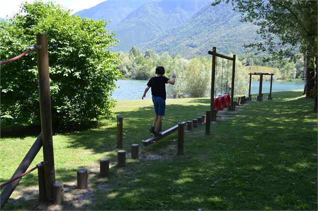 Jeux enfants au Lac des Hurtières - OT Porte de Maurienne