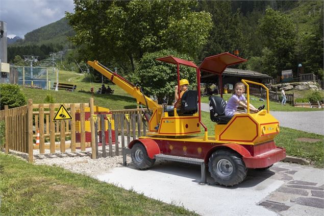 Planards parc chamonix mini grue  - Life Maker Studio