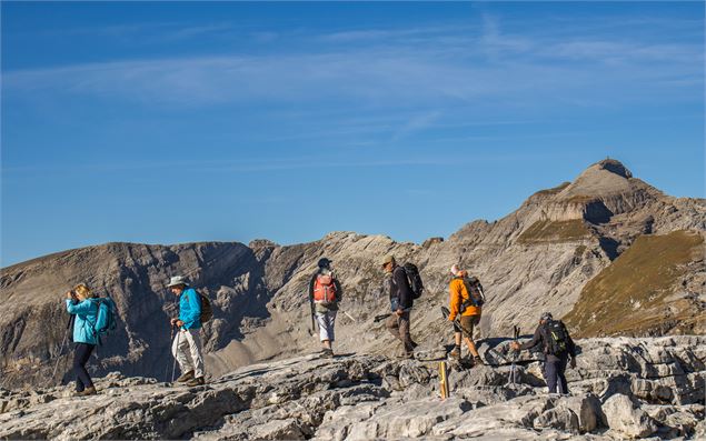 Nombreux départs en randonnée depuis l'arrivée du téléphérique des Grandes Platières - OT Flaine-Can