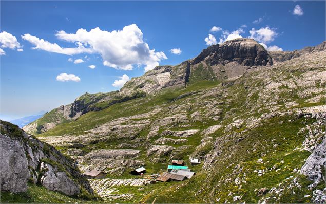 Le Refuge de Platé en contre-bas du Désert de Platé - OT Flaine-Candice Genard