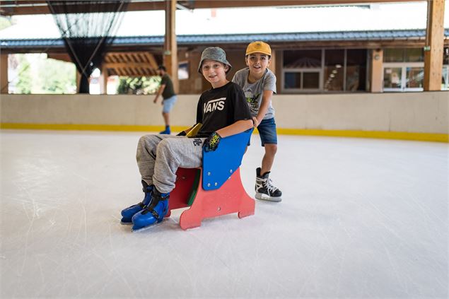 ENFANTS PATINS - A. Pernet / Valloire tourisme