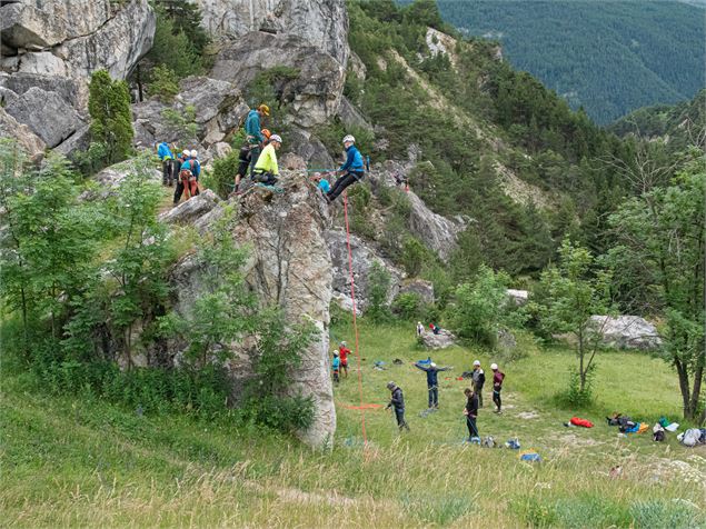 Grimpeurs sur les rochers du Croué à Aussois - Dylan Cuvelier OTHMV