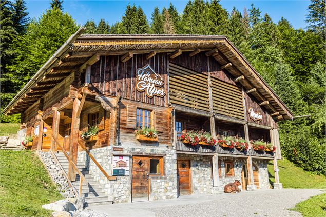 Le Hameau des Alpes - Julie Mugniery