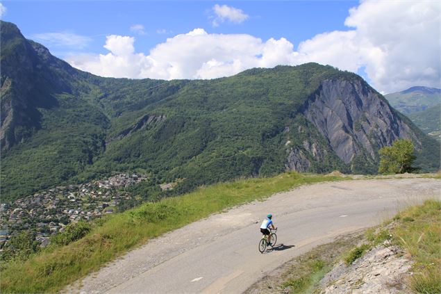 Montée à Montdenis - Alexandre Gros / Maurienne Tourisme