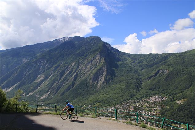 Montée à Montdenis - Alexandre Gros / Maurienne Tourisme