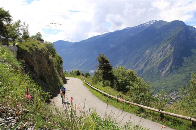 Montée à Montdenis - Alexandre Gros / Maurienne Tourisme