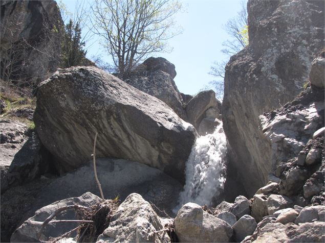 Petites cascades dans le torrent - M. Fumaz