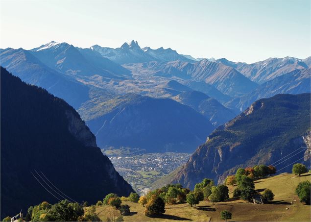 Vue sur les Aiguilles d'Arves - ©3CMA A.PETELLAZ