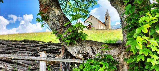 Vue sur l'Église depuis le tour des Contamines - OT Montagnicimes