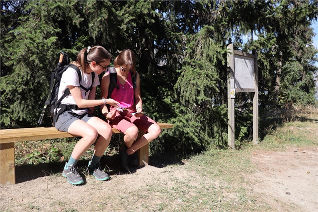 Le tour du chatel - banc - G.Cosnefroy