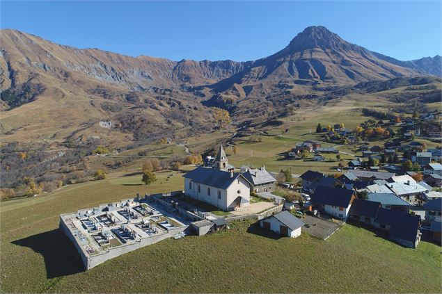 Crête de Casse-Massion et Pointe d'Emy vues depuis Albiez-Montrond - MCM