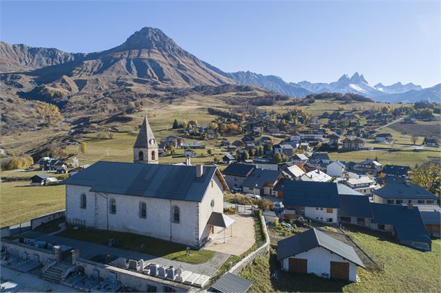 Pointe d'Emy, Aiguilles d'Arves et village d'Albiez-Montrond - MCM