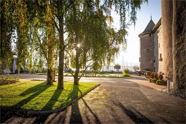 Cour du château_de_morges - soleil arbret automne - © Grégoire Chappuis