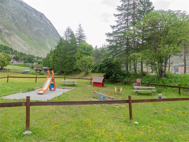 Aire de jeux enfants à Bonneval sur Arc - B. Filliol OT HMV