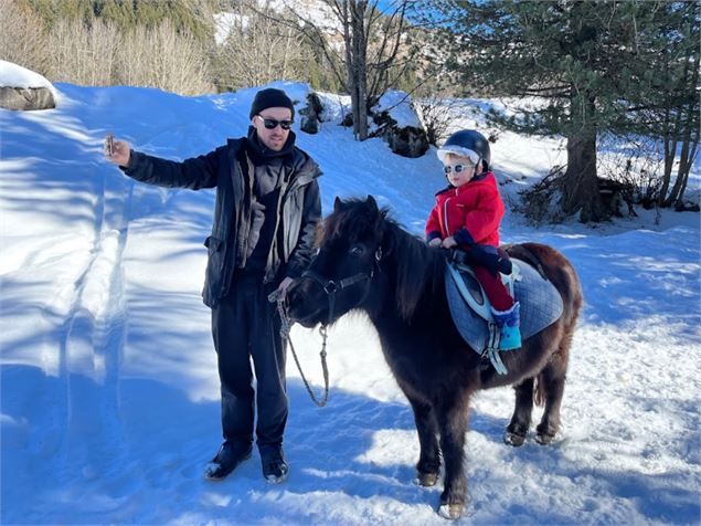 poney en main hiver - Ranch Nordique