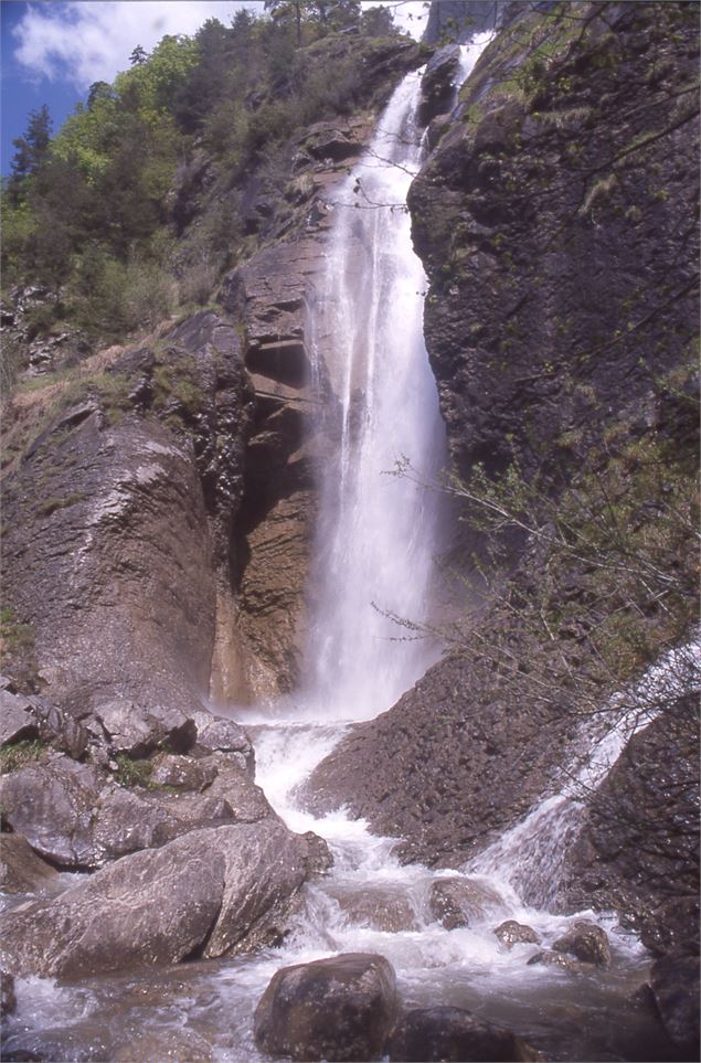 cascade d'Arpenaz - Sallanches Tourisme