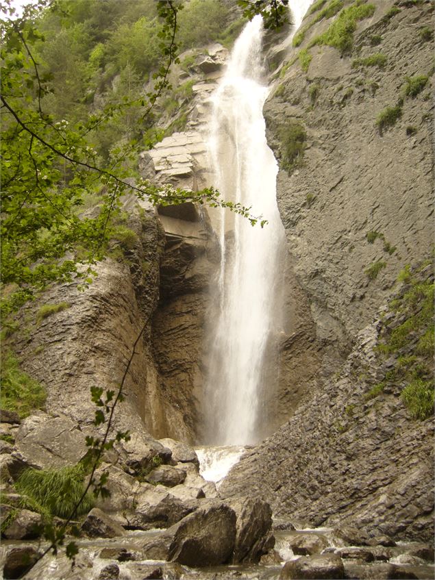 cascade d'Arpenaz - Sallanches Tourisme