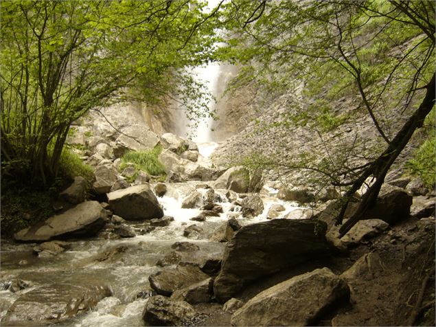 cascade d'Arpenaz - Sallanches Tourisme