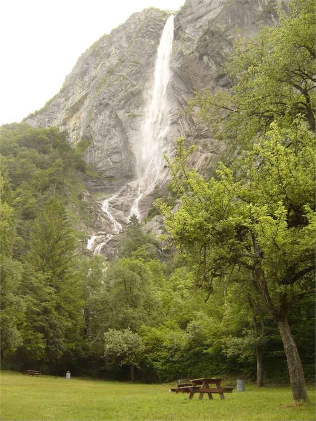 cascade d'Arpenaz - Sallanches Tourisme