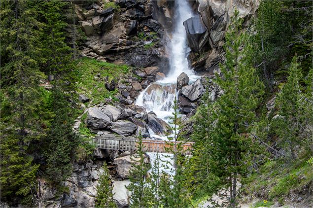 Vue sur le pont inférieur de la cascade - Marina KOKKELINK