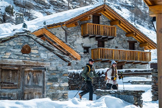 Marche nordique hameau du Villaron à Bessans - HMVT/Alban Pernet