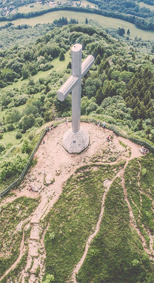 Vue aérienne de la croix - @de_beaux_lents_demains