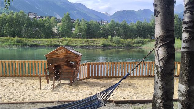 Plage de sable jaune à Val Cenis