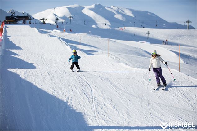 Fillette dans les Whoops elements park - Méribel Tourisme - Sylvain Aymoz