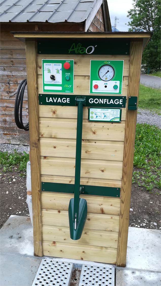 Station de lavage et de gonflage des vélos au niveau de la commune de Val de Chaise - Office de Tour