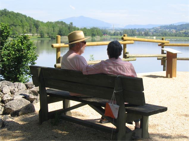 Bancs et touristes