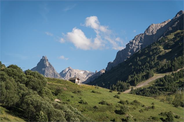 Vue sur l'aiguille noire depuis Geneuil - Pascal Delannoy - Valloire Tourisme