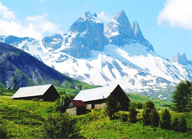 Circuit des Prés Naret - Paysage Aiguilles d'Arves - G.Cosnefroy / E.Kissel