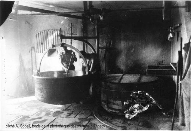 Fromagerie Reignier dans les années 30 - Archives municipales Annecy. 21 Fi 15