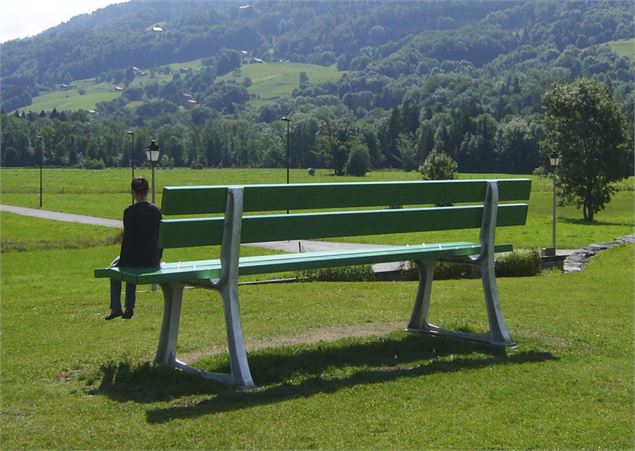 Chartreuse de Mélan_Parc sculptures_L.Bourgeat_Banc_public - Dep74 - A. Loeffer