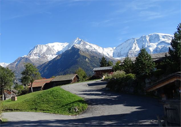 Boucle de Saint-Nicolas à la Combe en passant par les 3 chapelles - M. Mautué