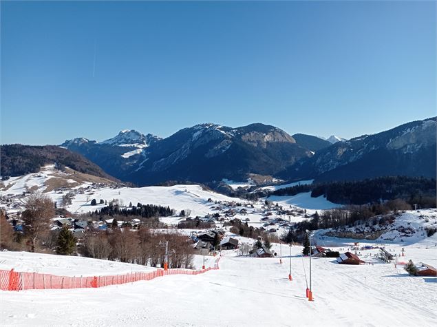 Vue du coeur de la station depuis les pistes - OT Alpes du Léman