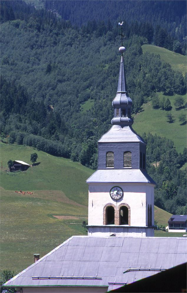 Clocher de l'église d'Arêches en été - Fondation Facim (Marie Colliot-Thélène)