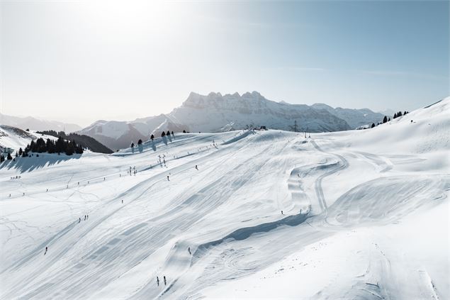 Vue d'ensemble sur le boarder ludique de Chalet Neuf à Châtel à proximité du téleski Chalet Neuf et 