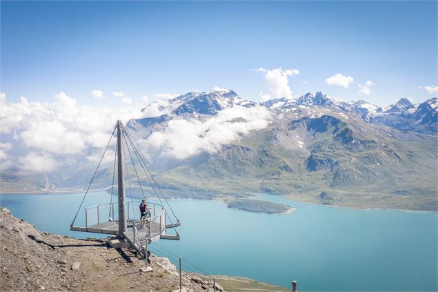 La Canopée des Cimes à Val Cenis et vététiste en été - Matteo Challe