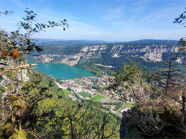 Vue sur le lac de Nantua - Christophe Kaderabek - Haut Bugey Tourisme