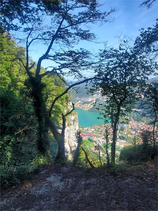 Vue sur le lac de Nantua - Christophe Kaderabek - Haut Bugey Tourisme