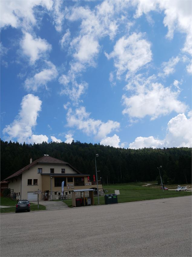 départ auberge de la praille - Jérôme Pruniaux - Agence ARGO - Haut-Bugey Tourisme