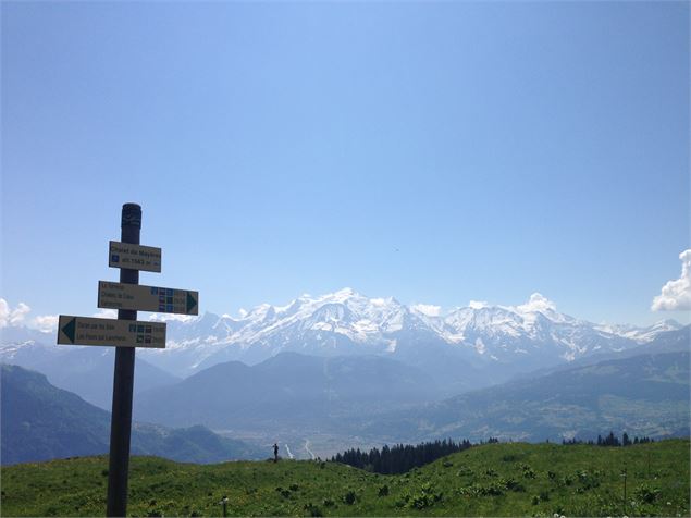 sentier pédestre : Tour des Aravis, face au Mont-Blanc (itinérance de 4 jours & 3 nuits )