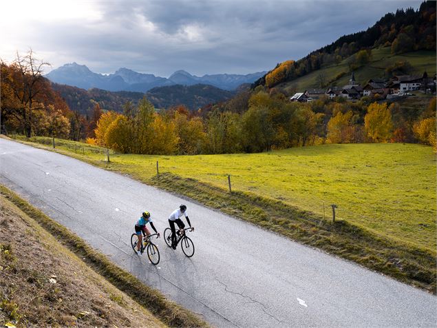 Montée en vélo vers le Col de l'Epine - Office de Tourisme Thônes Coeur des Vallées