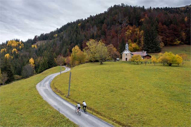 Montée en vélo au col de Plan Bois - Tristan Shu - Annecy Mountains