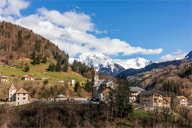 VIllage des Clefs, en Haute-Savoie - Tristan Shu - Annecy Mountains