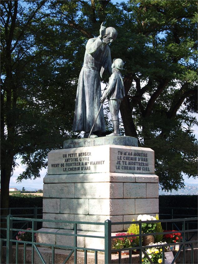 Le Monument de la Rencontre - Office de tourisme Ars Trévoux