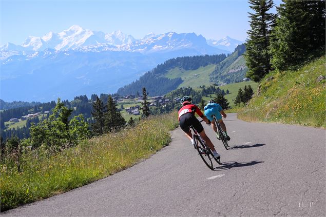 Montée Les Carroz au Col de Pierre Carrée