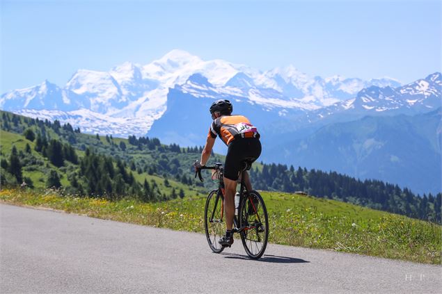 Montée Les Carroz au Col de Pierre Carrée